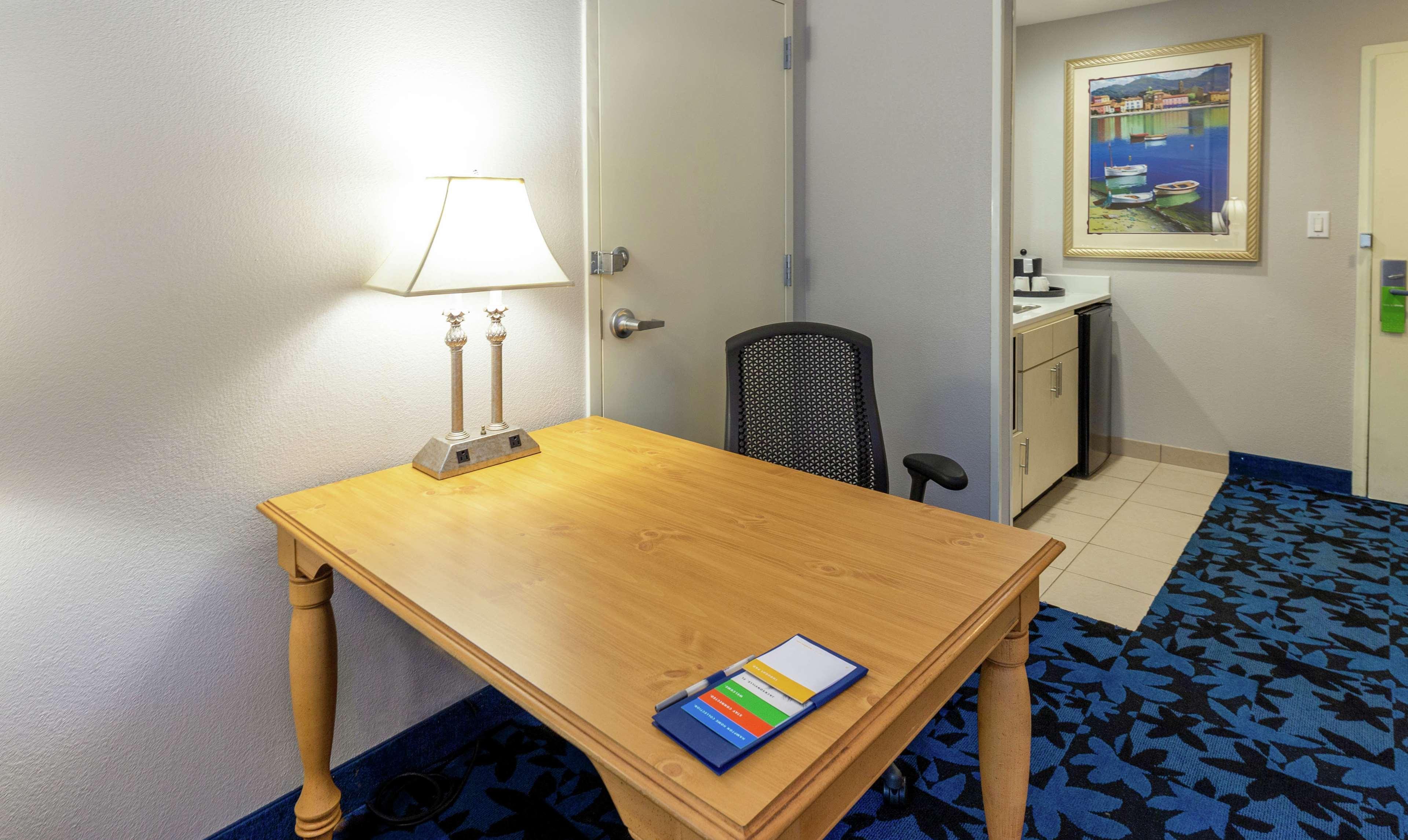 Hampton Inn & Suites Jacksonville Deerwood Park Exteriör bild