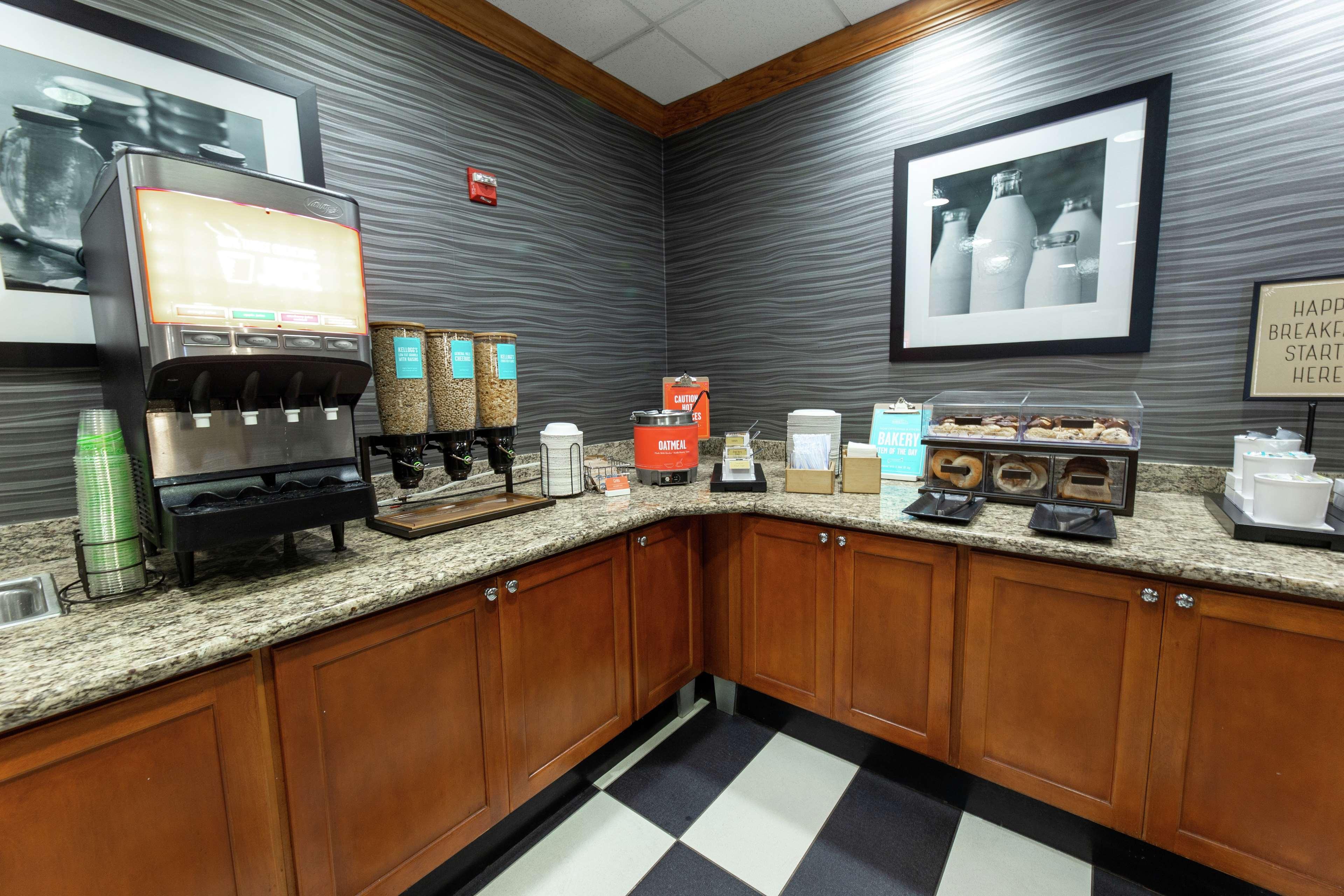 Hampton Inn & Suites Jacksonville Deerwood Park Exteriör bild