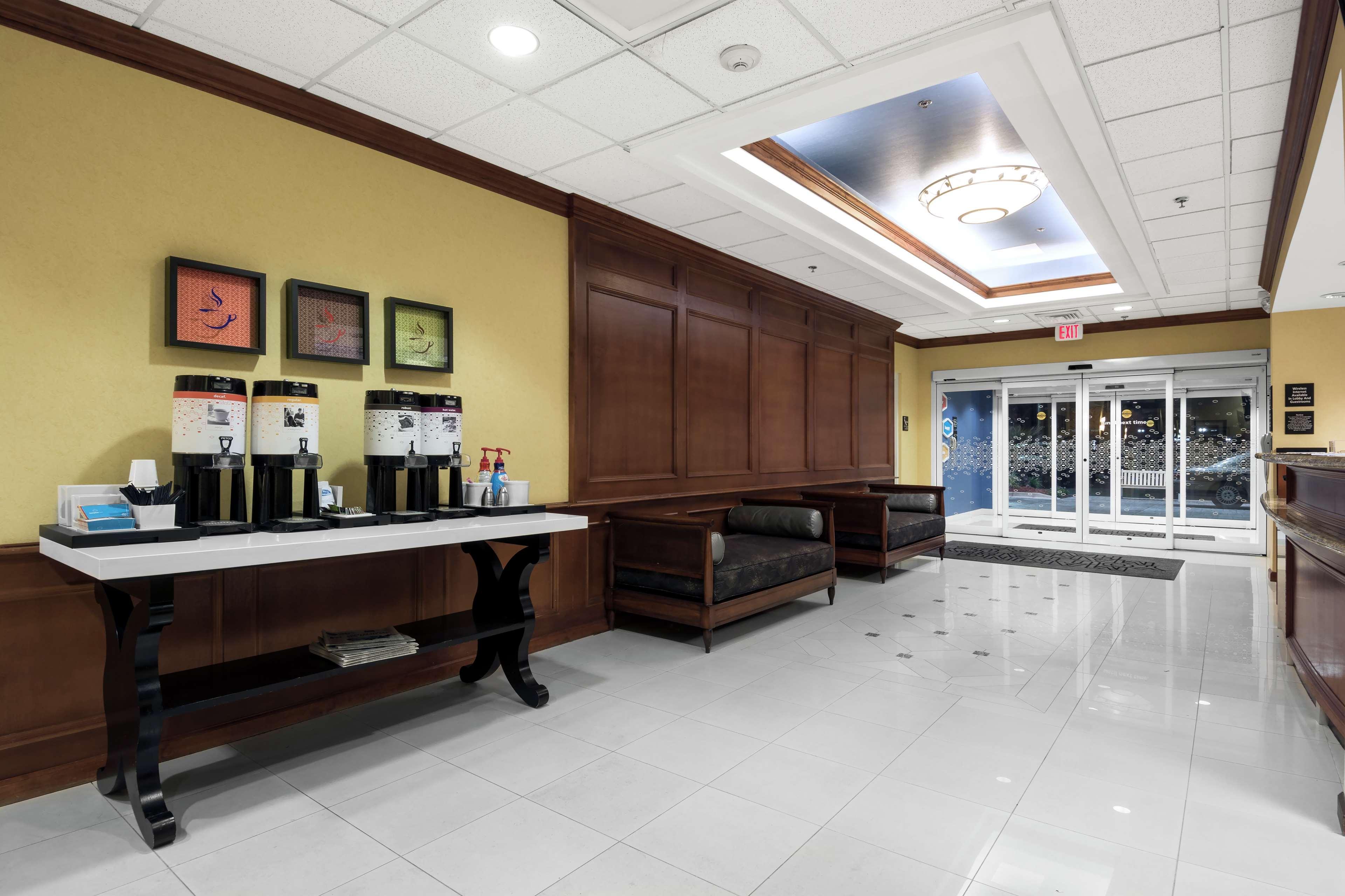 Hampton Inn & Suites Jacksonville Deerwood Park Exteriör bild