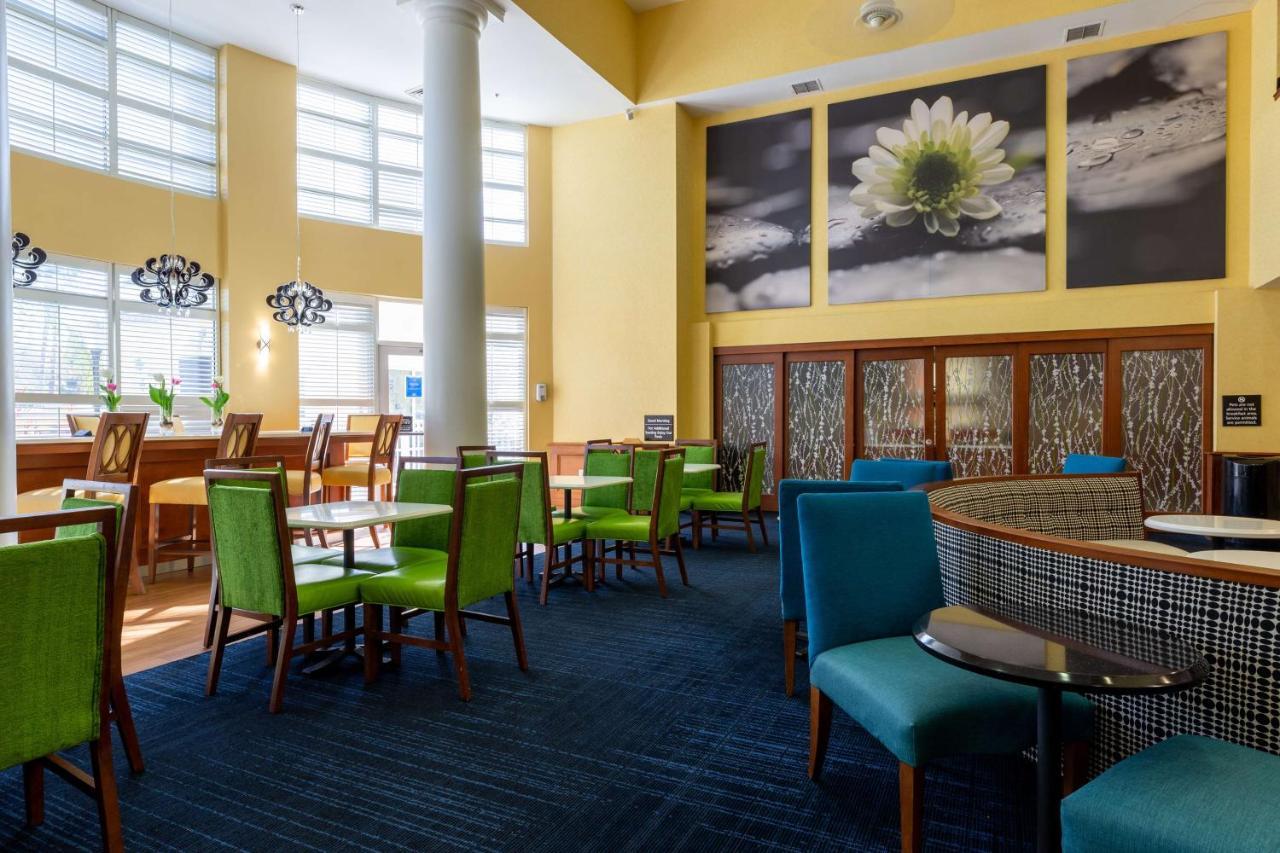 Hampton Inn & Suites Jacksonville Deerwood Park Exteriör bild