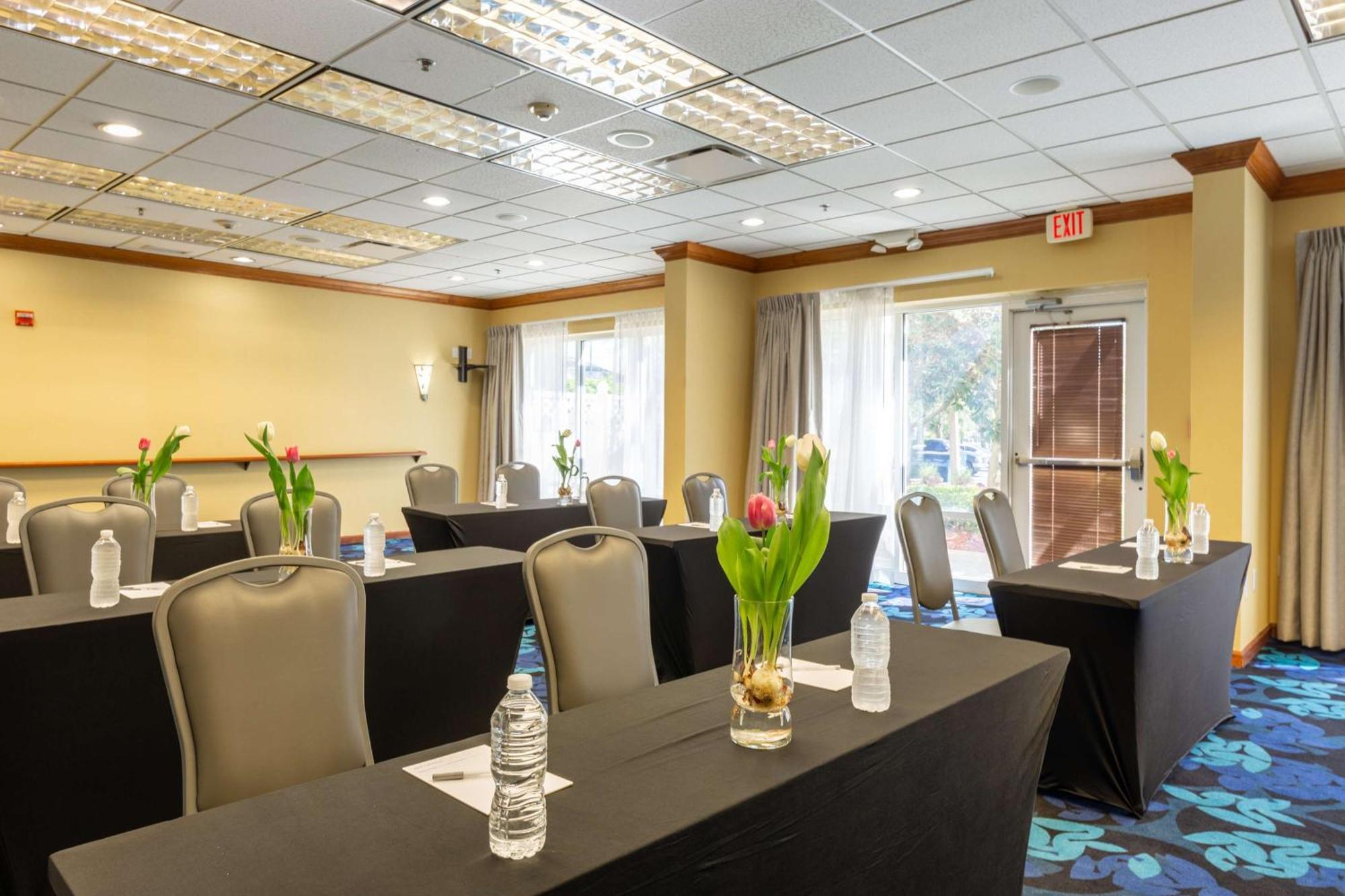 Hampton Inn & Suites Jacksonville Deerwood Park Exteriör bild